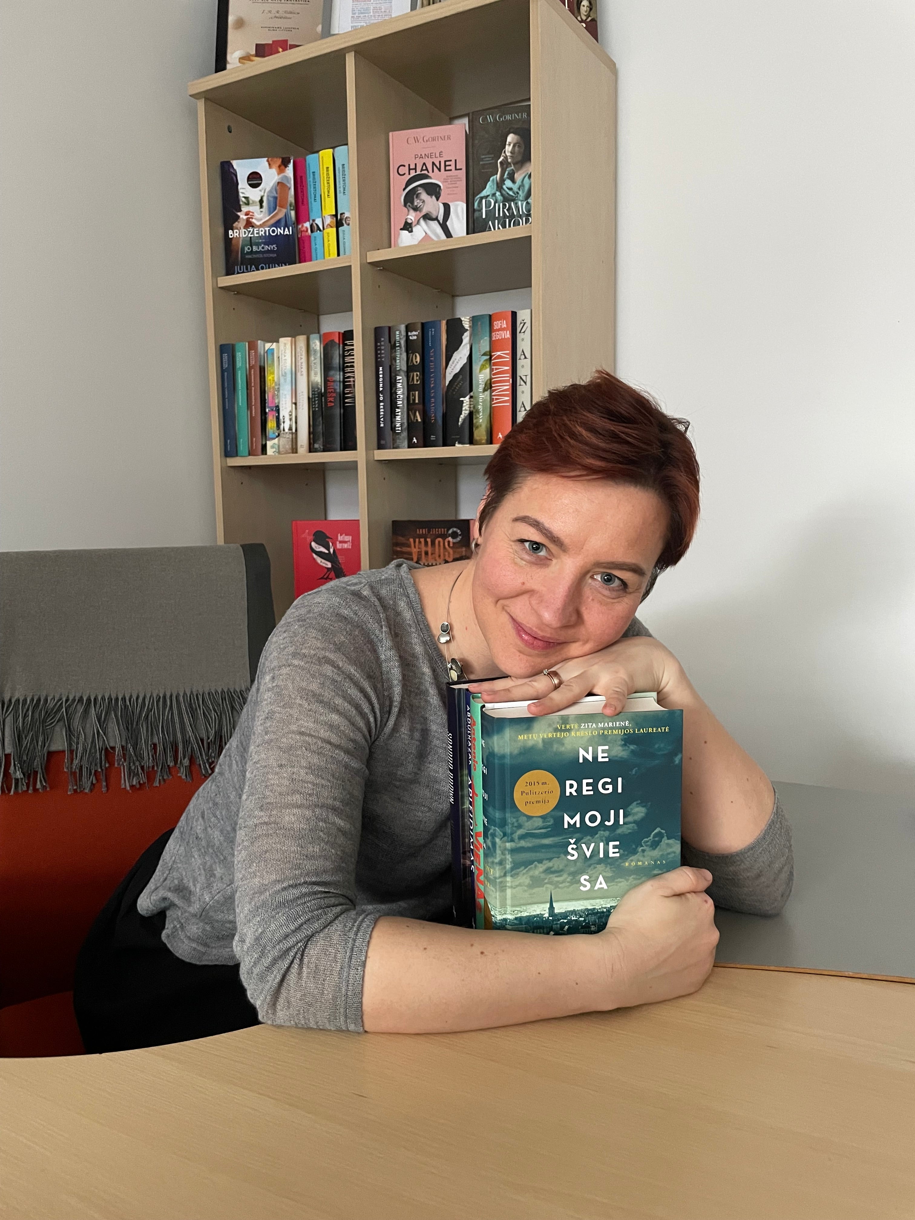 knygų kolekcija: Leidinių vadovė Indrė