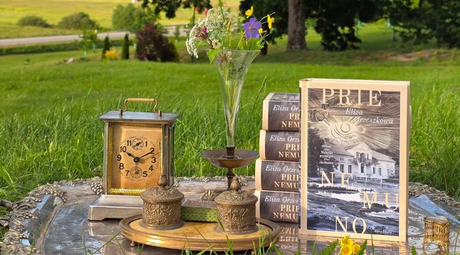 Kaimelio dvare rastos senų laikraščių skiautės įkvėpė naujai išleisti garsų XIX amžiaus  romaną „Prie Nemuno“