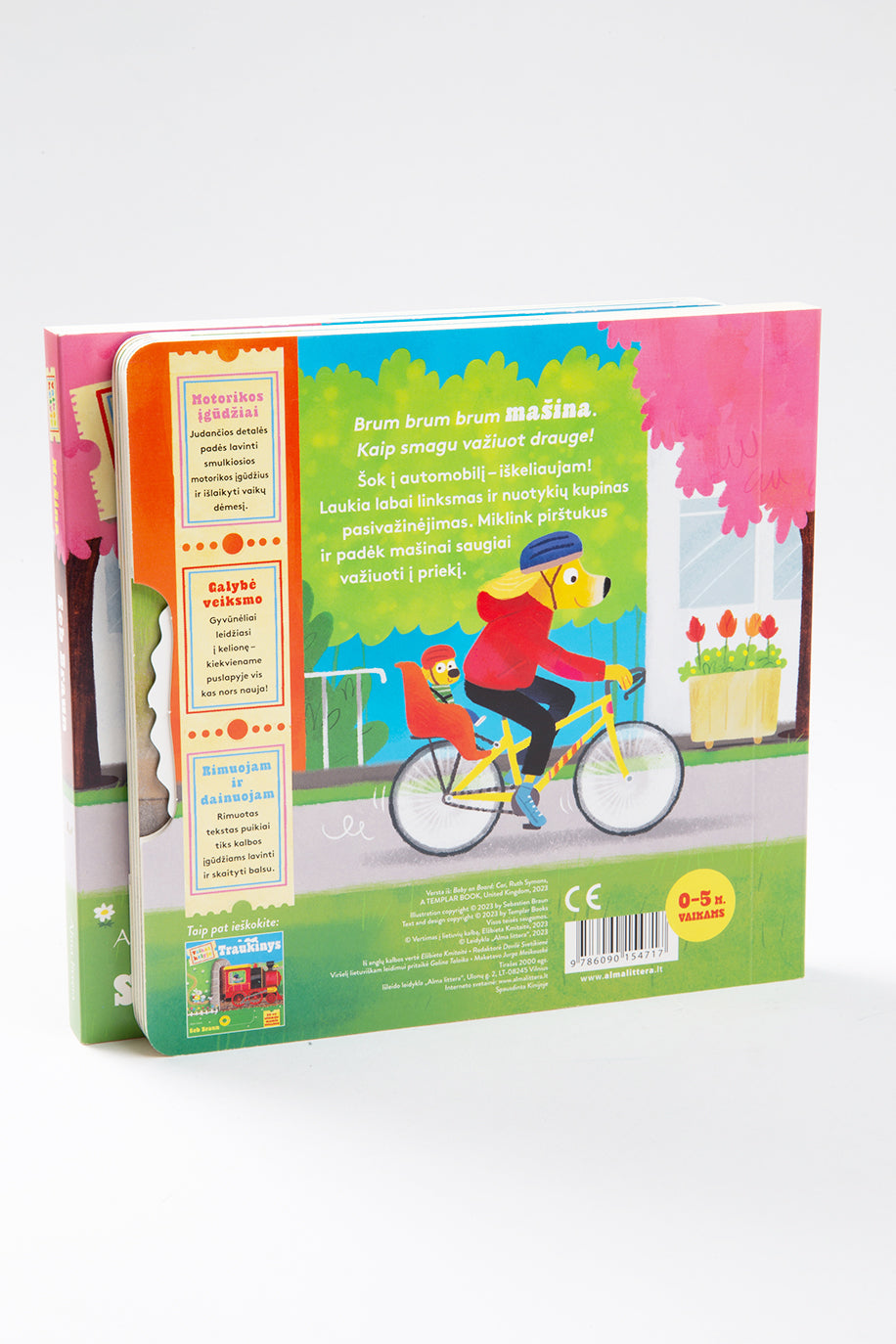 Vaikas kelyje. Mašina