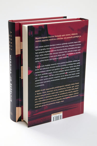 Mergina jo šešėlyje