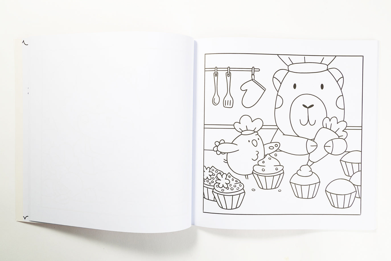 Mažas jaukus pasaulis. Smaližiai. Spalvinimo knyga